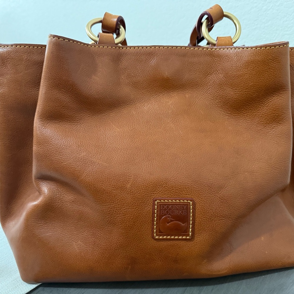 Dooney & Bourke Florentine Large Zip Barlow